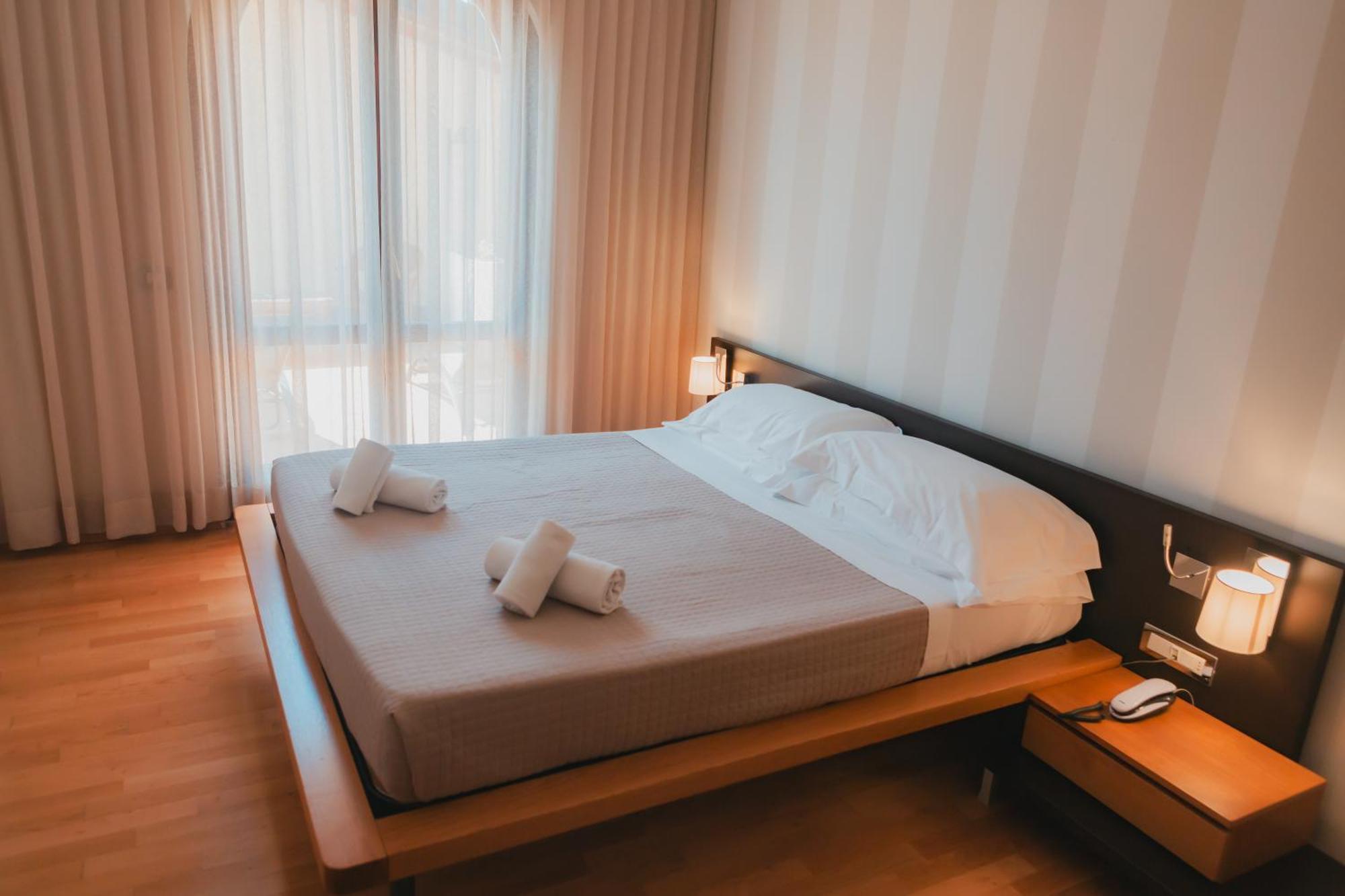 Ahg Donna Silvia Wellness Hotel Manerba del Garda Luaran gambar