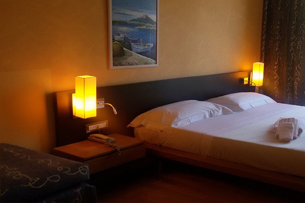 Ahg Donna Silvia Wellness Hotel Manerba del Garda Luaran gambar